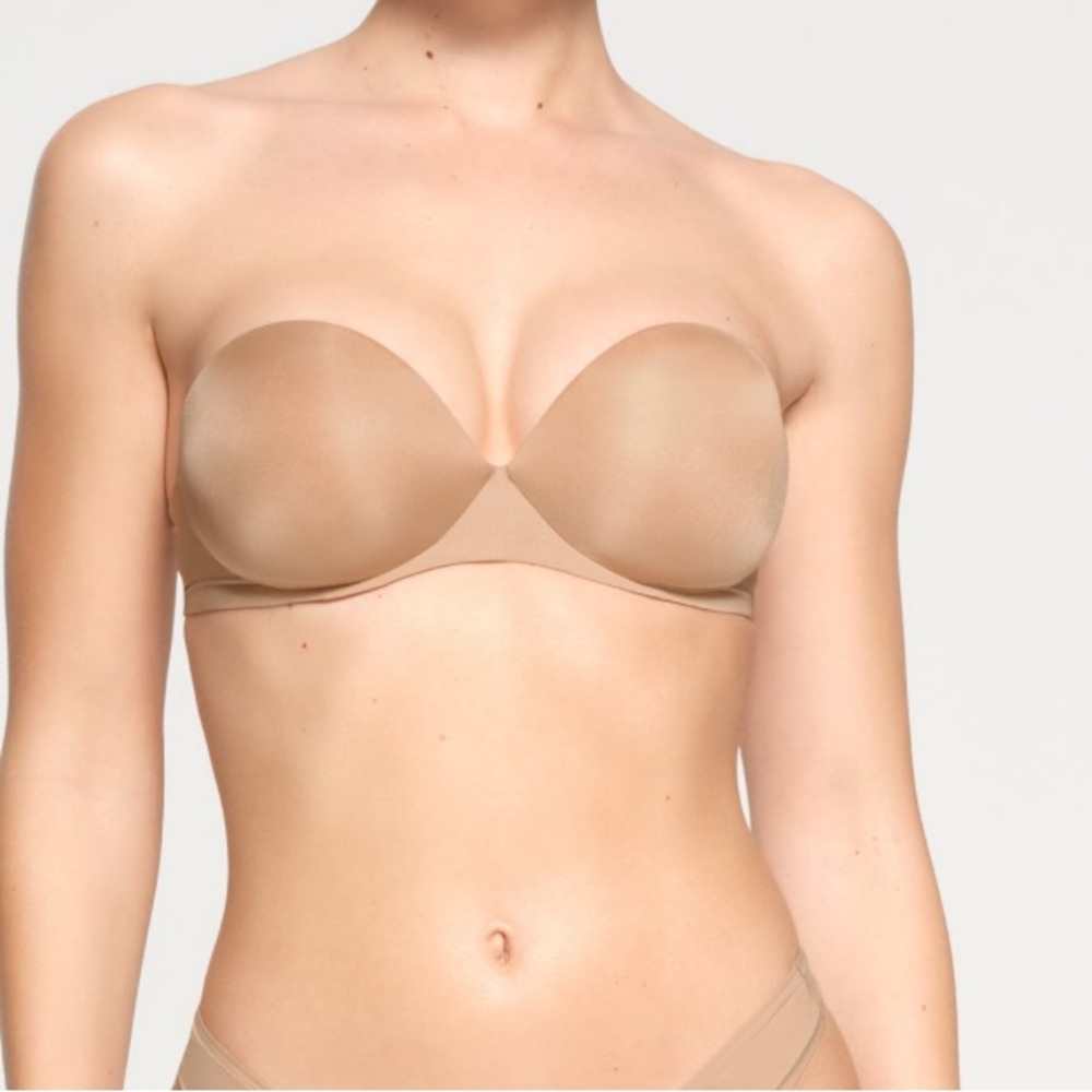 SKIMS push up strapless w/ straps size 32c